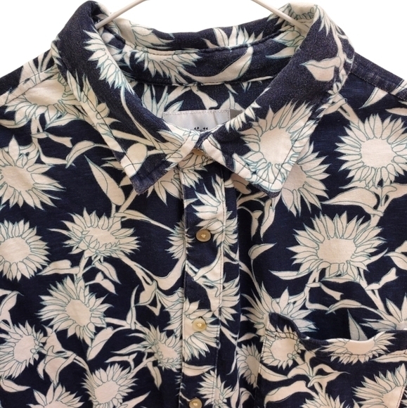 Short Sleeve Button Down Shirts- Goodfellow - Picture 3 of 5